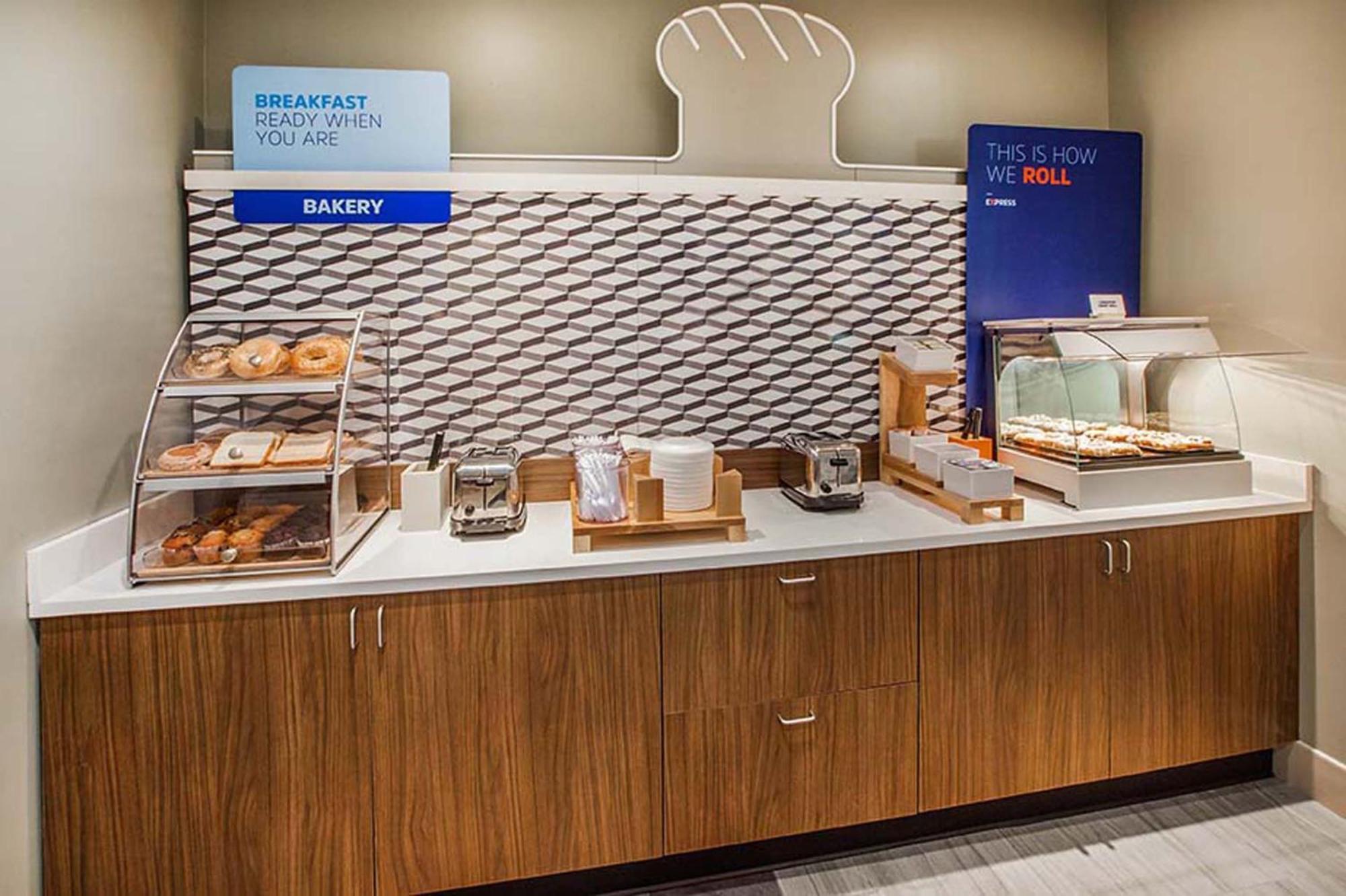 Holiday Inn Express Whitby Oshawa By Ihg Ngoại thất bức ảnh