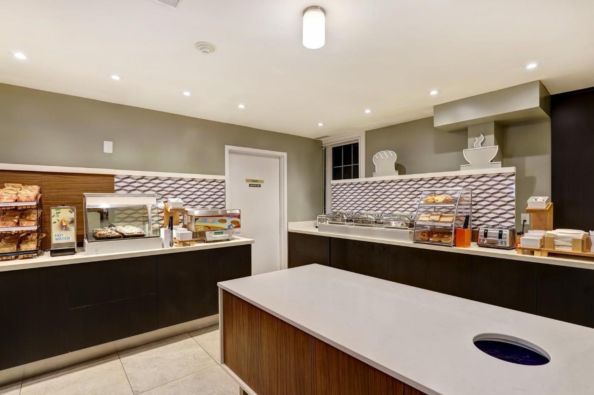 Holiday Inn Express Whitby Oshawa By Ihg Ngoại thất bức ảnh