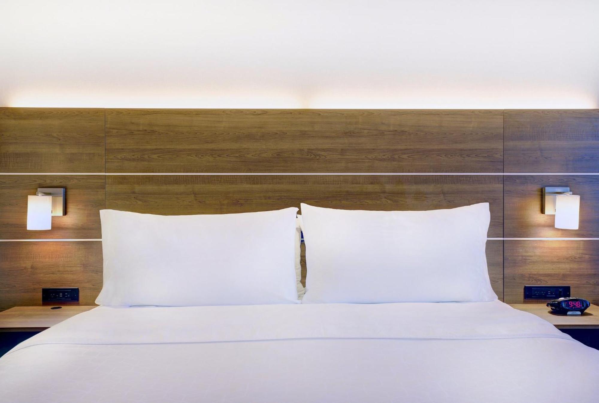Holiday Inn Express Whitby Oshawa By Ihg Ngoại thất bức ảnh
