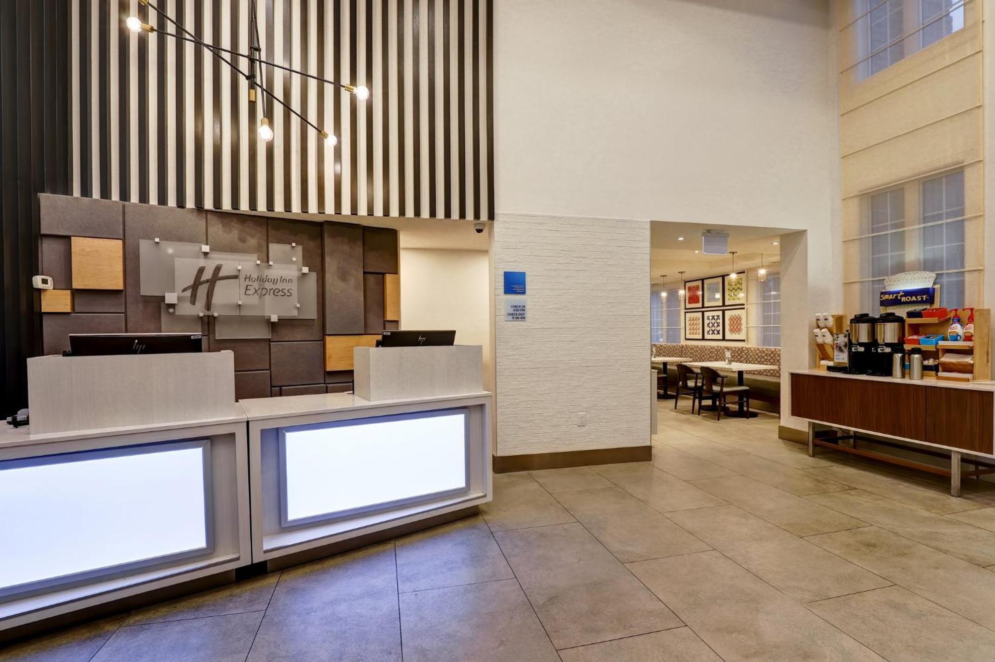 Holiday Inn Express Whitby Oshawa By Ihg Ngoại thất bức ảnh