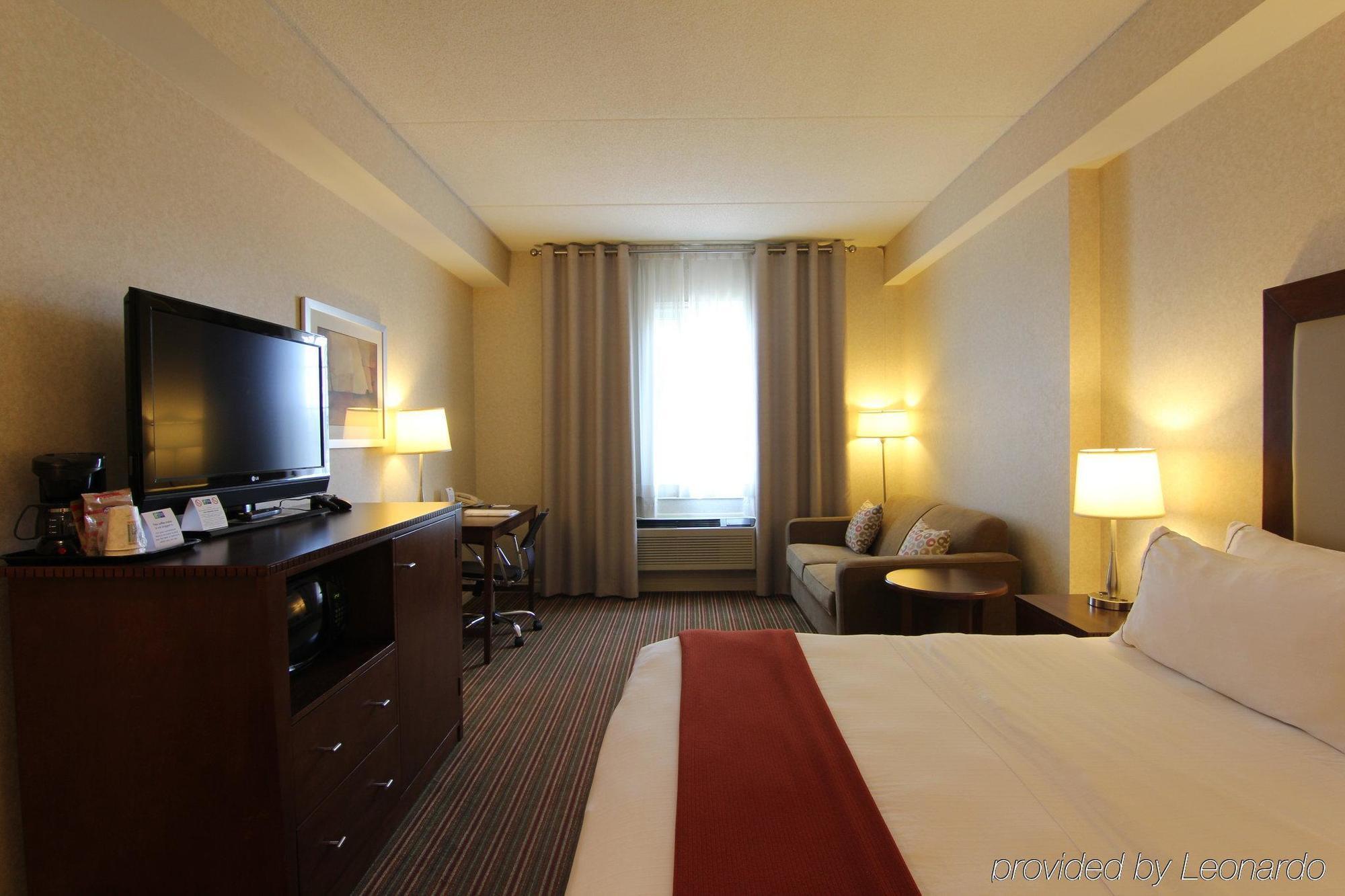 Holiday Inn Express Whitby Oshawa By Ihg Ngoại thất bức ảnh