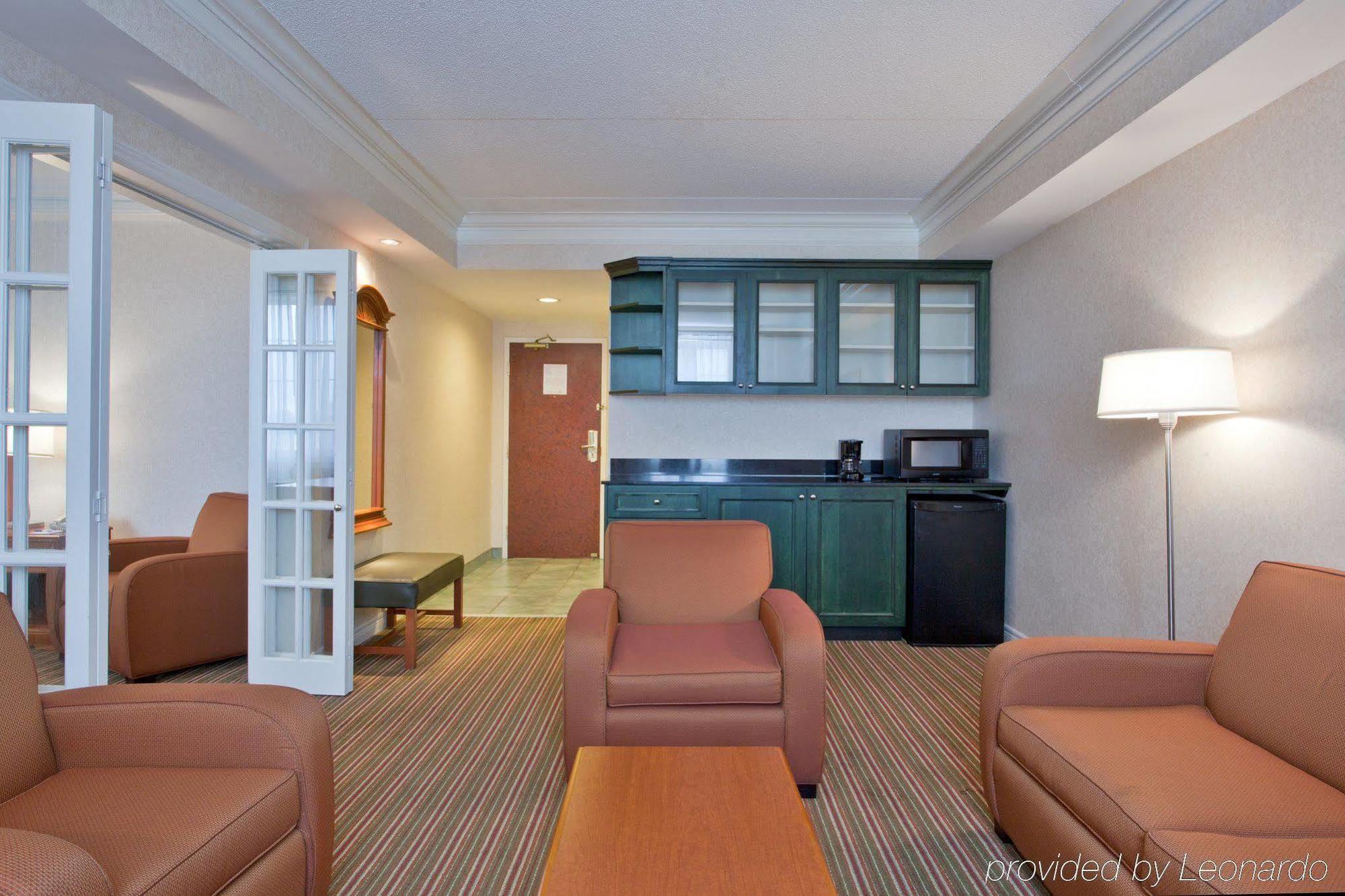 Holiday Inn Express Whitby Oshawa By Ihg Phòng bức ảnh
