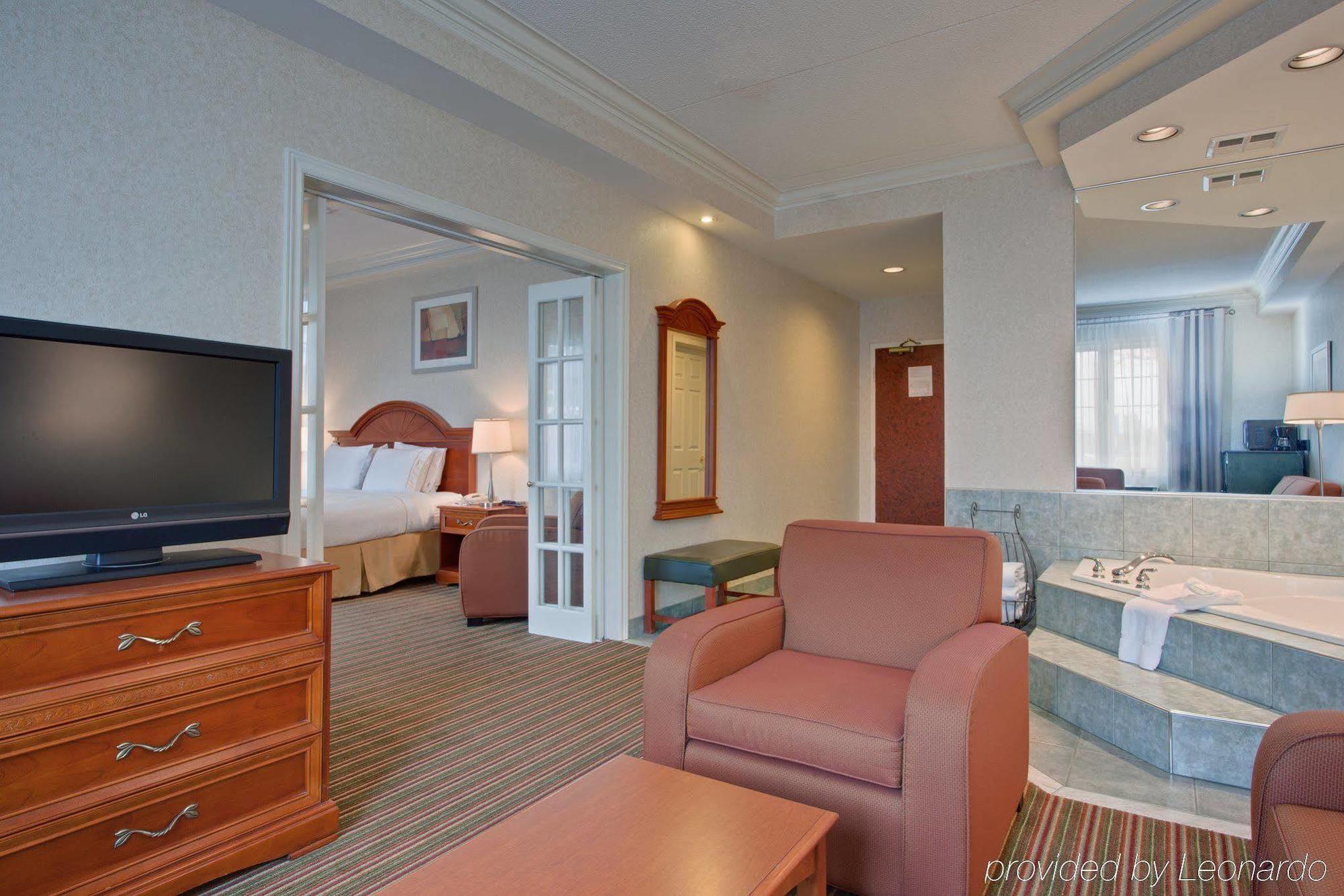 Holiday Inn Express Whitby Oshawa By Ihg Phòng bức ảnh